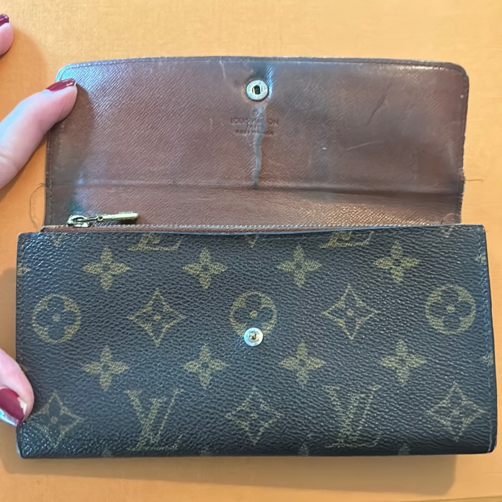 Authentic Louis Vuitton Monogram Sara Wallet - Picture 5 of 12